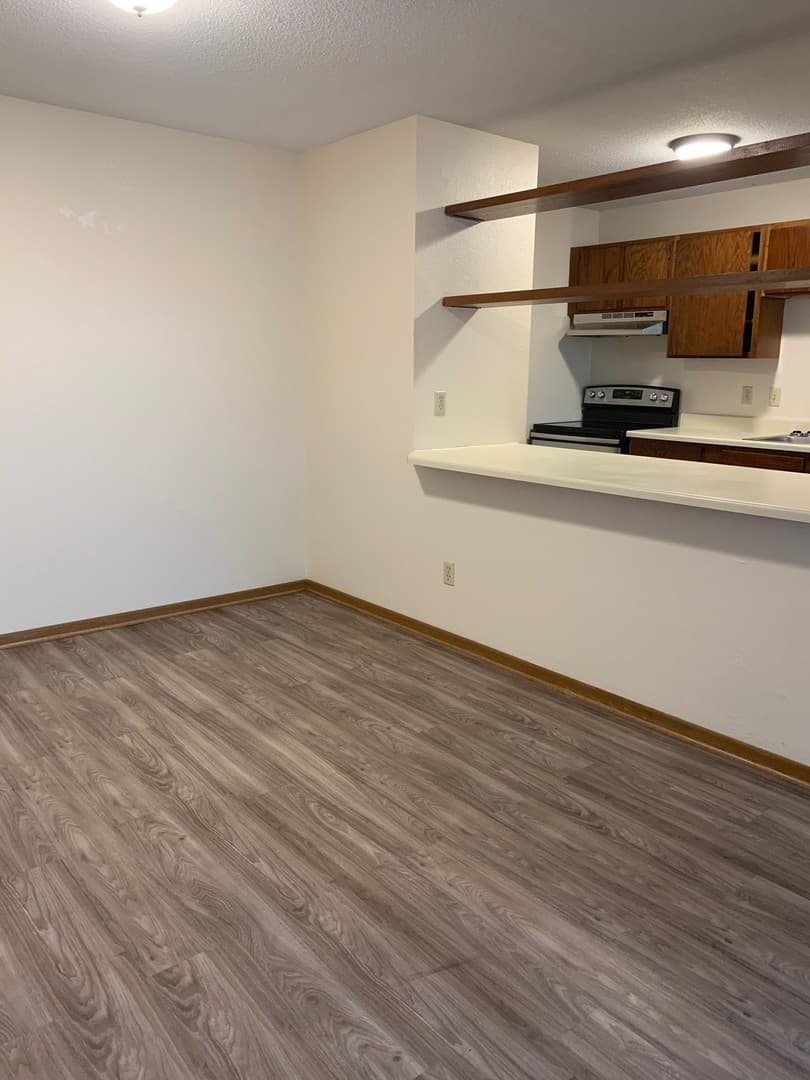 St. Cloud Apartment: 1921 7th St N