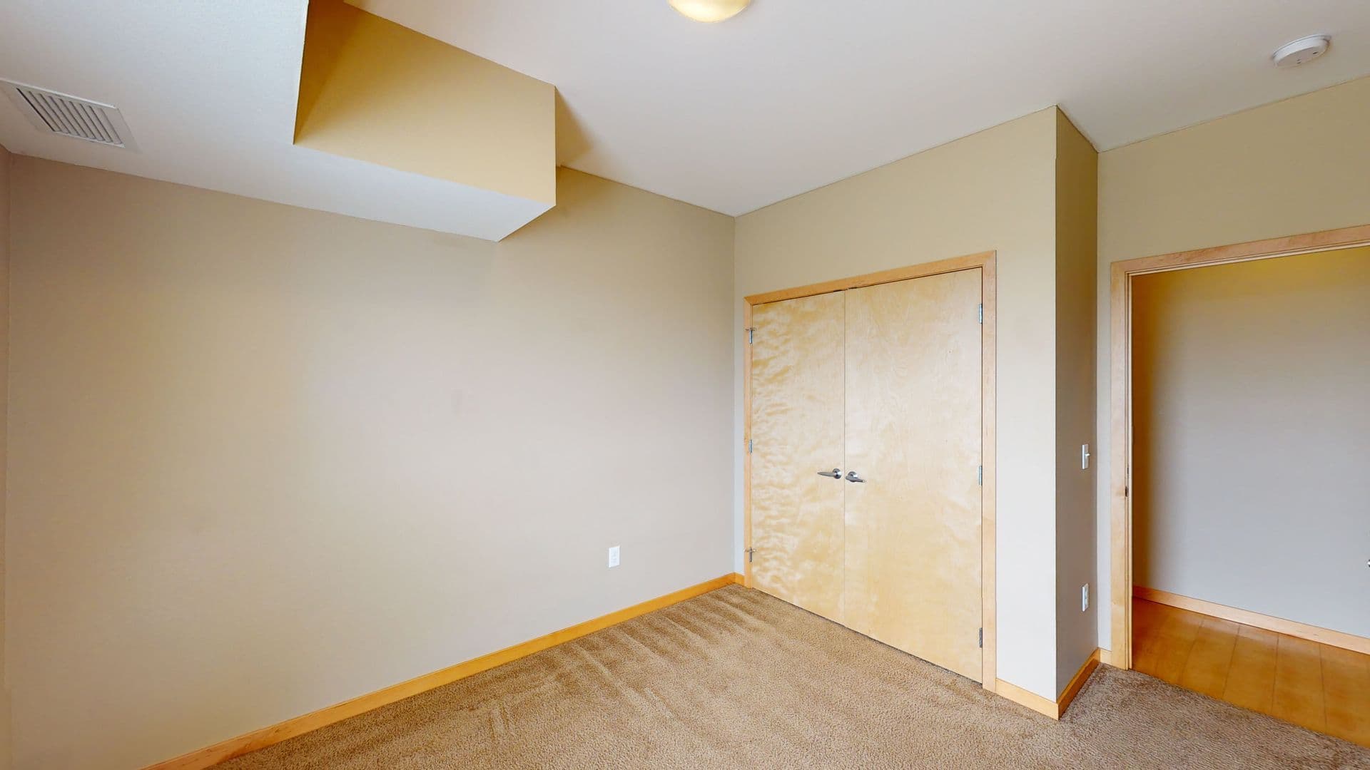 Eau Claire Apartment: 2851 Hendrickson Dr
