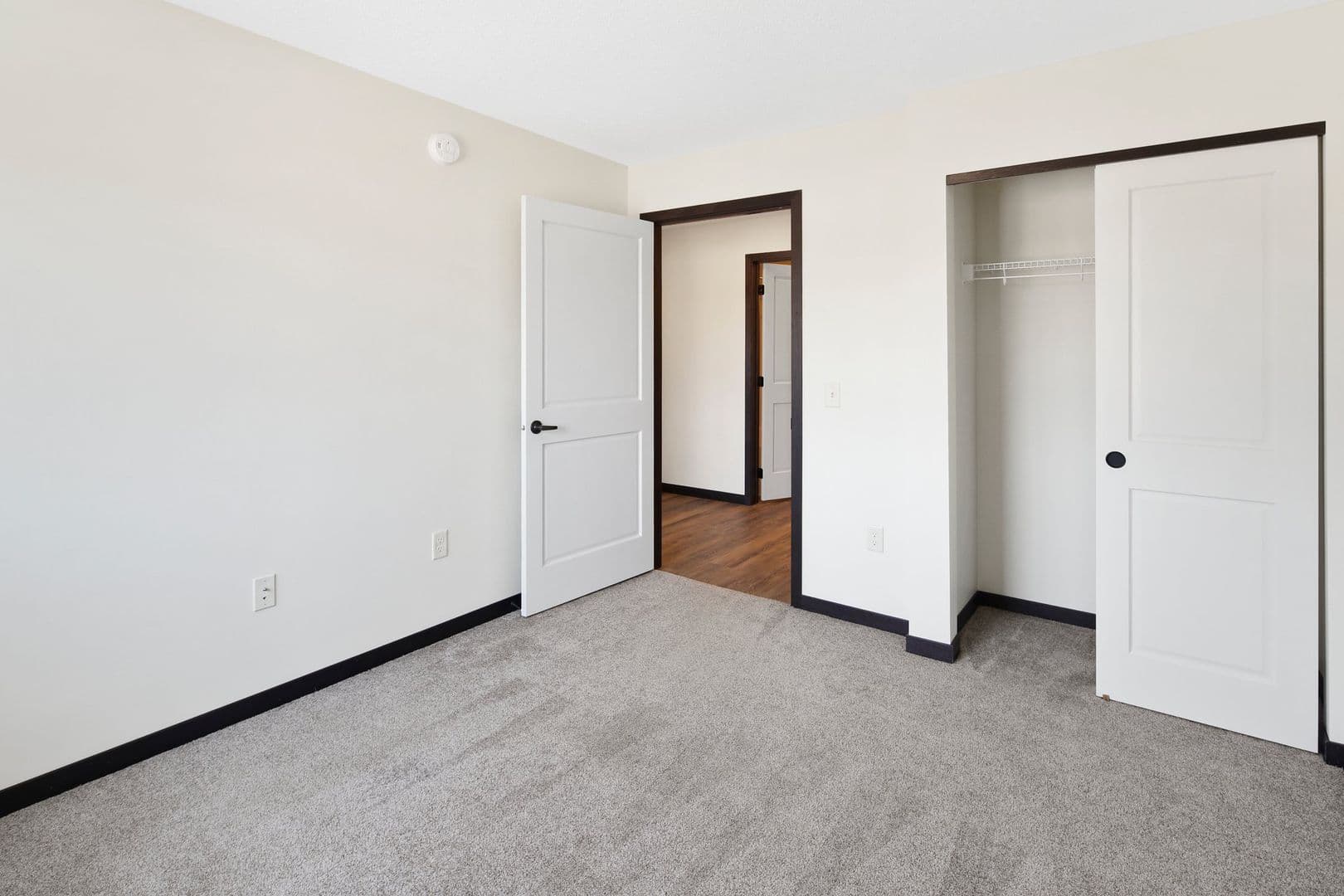 Monticello Apartment: 212 Locust St
