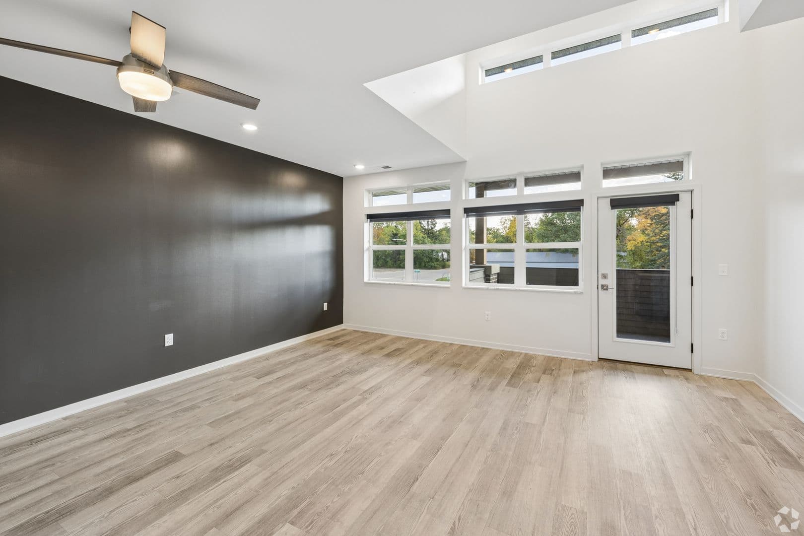 Alexandria Apartment: 716 Darling Ave