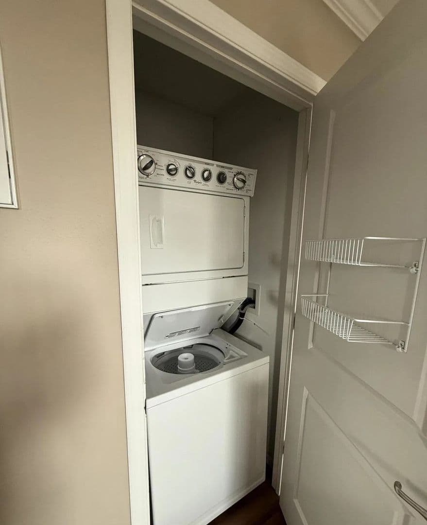 Watford CIty Townhome: 120 4th Ave SE