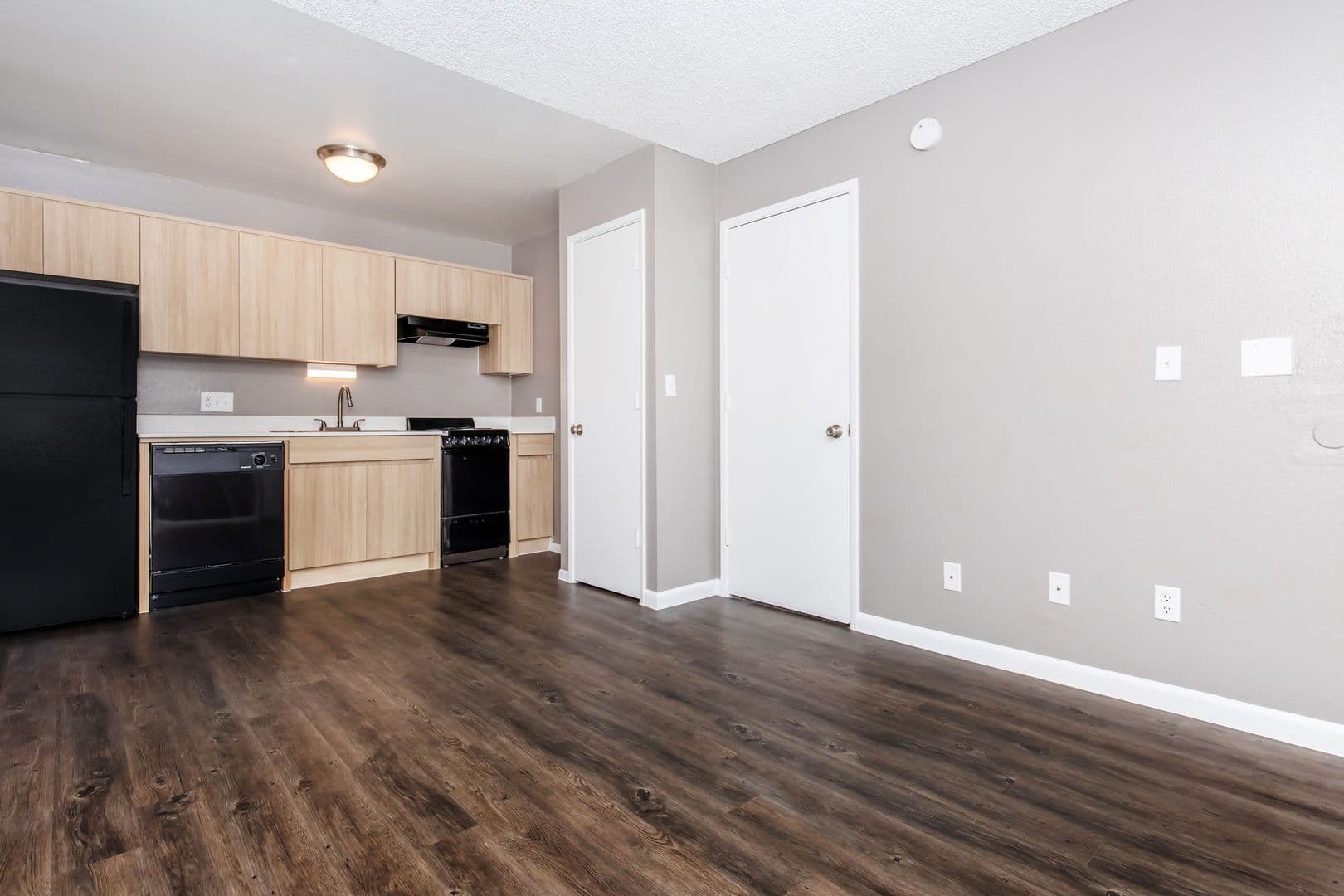 Tucson Apartment: 1881 East Irvington Road
