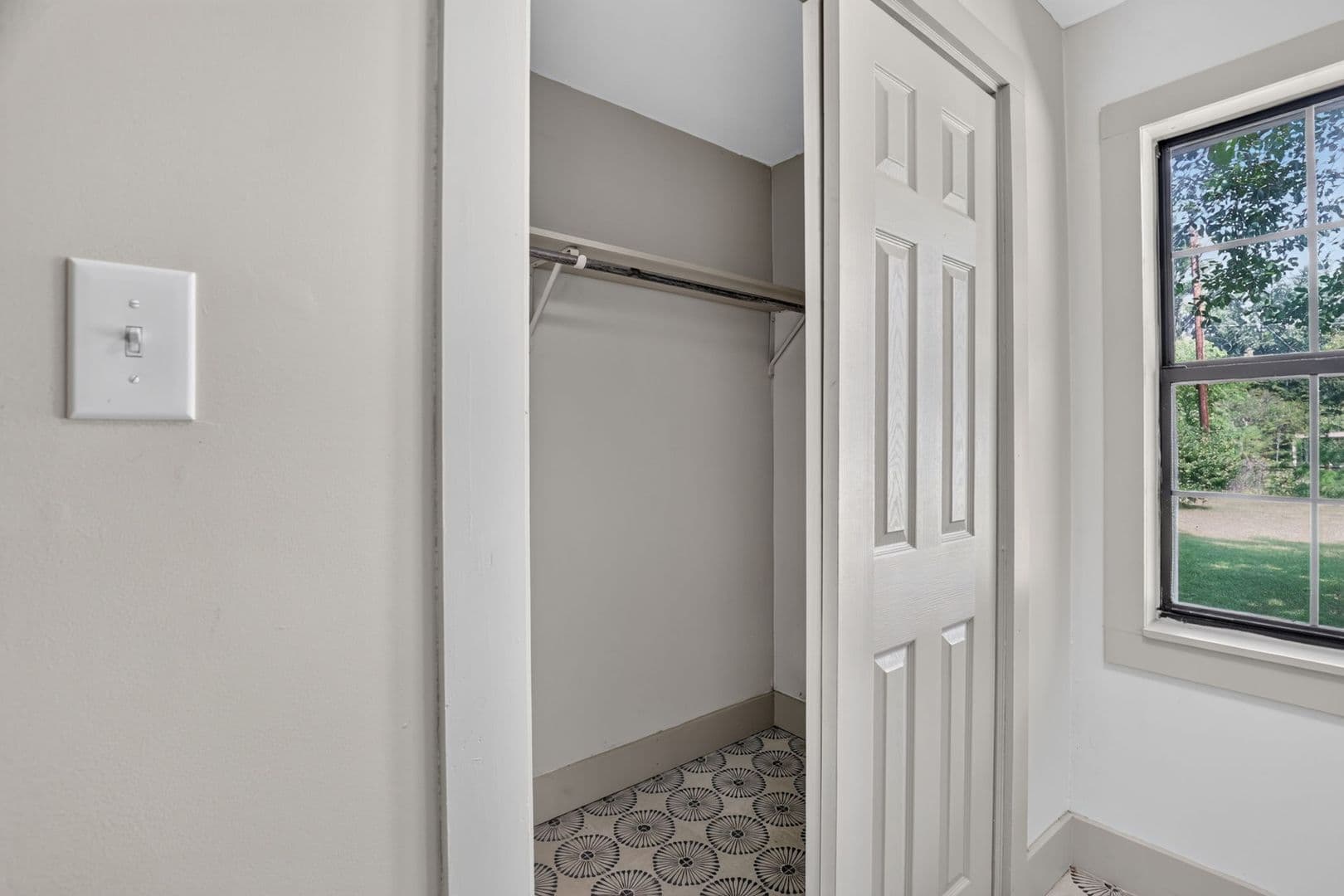 Pooler House: 108 E Whatley Street