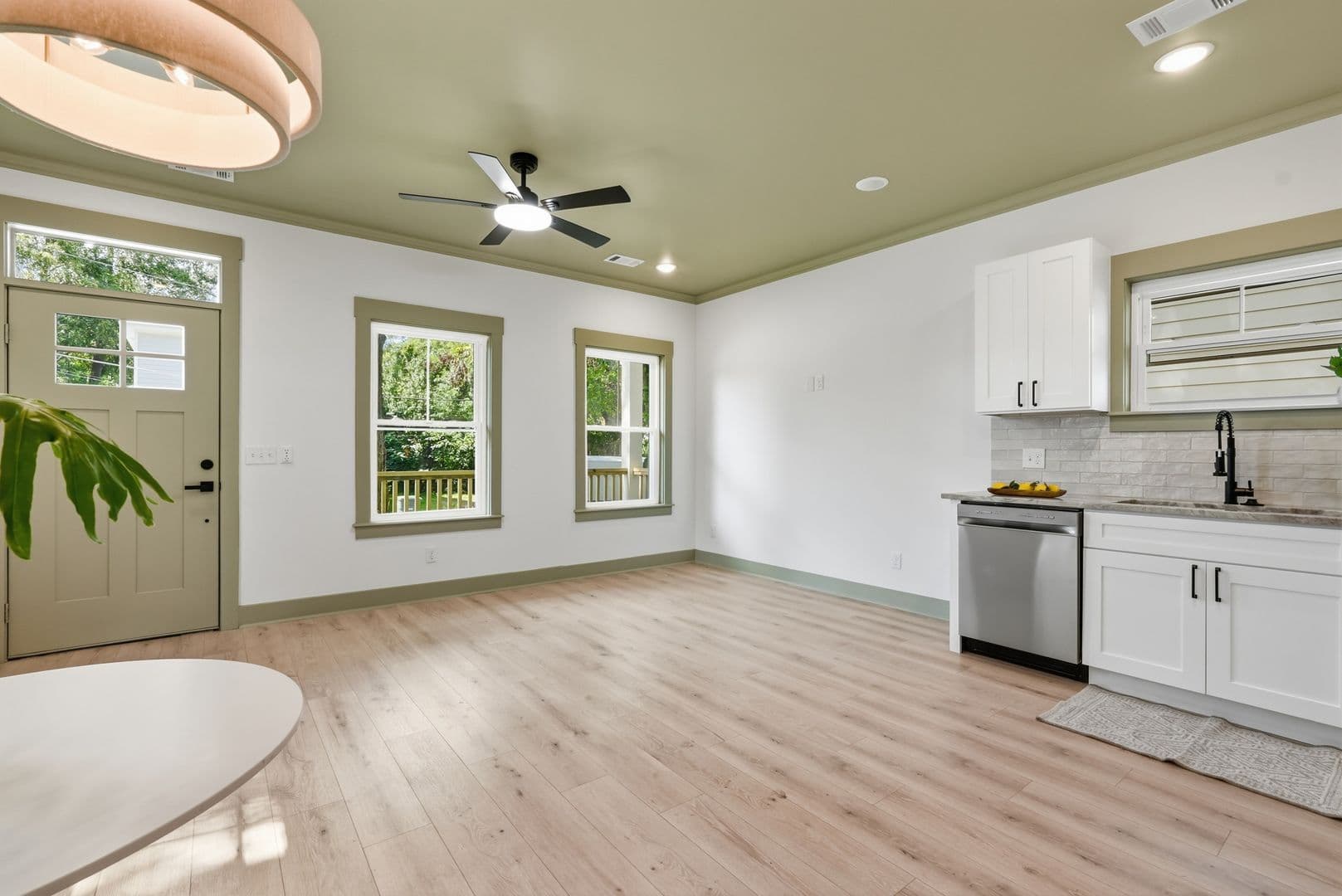 Savannah House: 744 E 33rd St