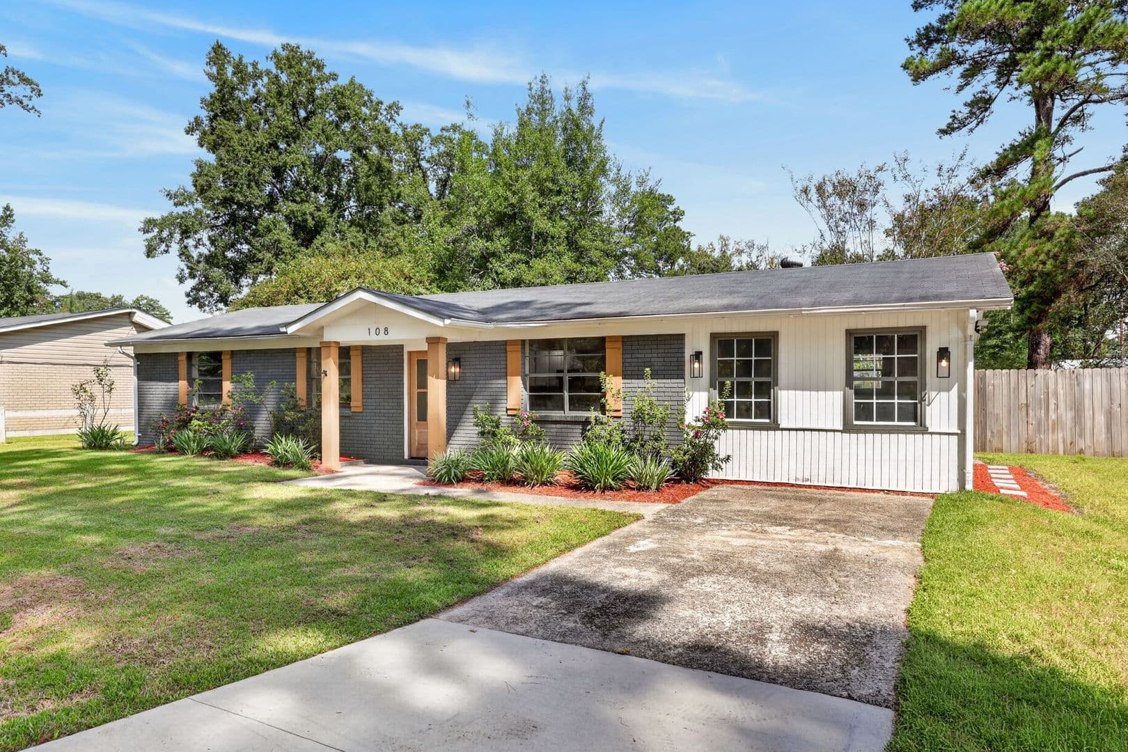 Pooler House: 108 E Whatley Street