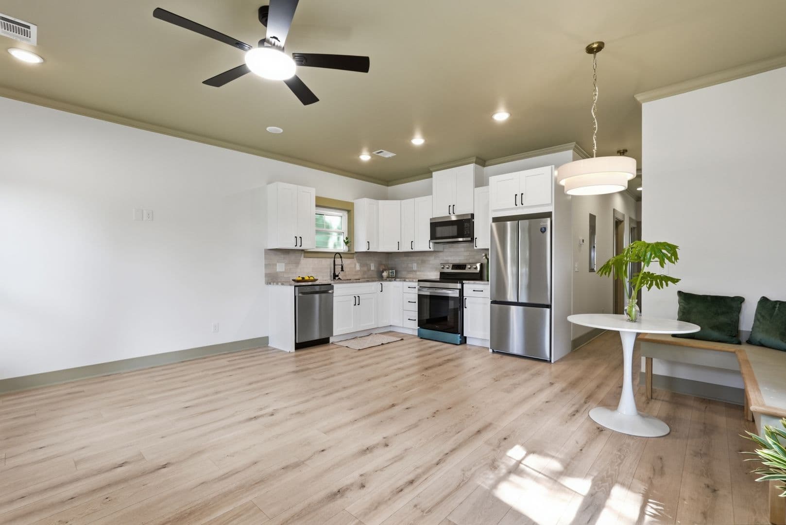 Savannah House: 744 E 33rd St