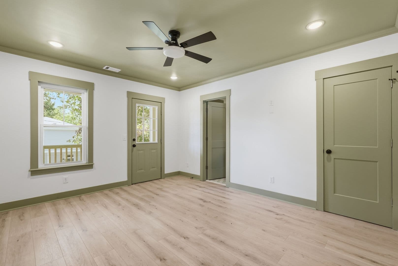 Savannah House: 744 E 33rd St