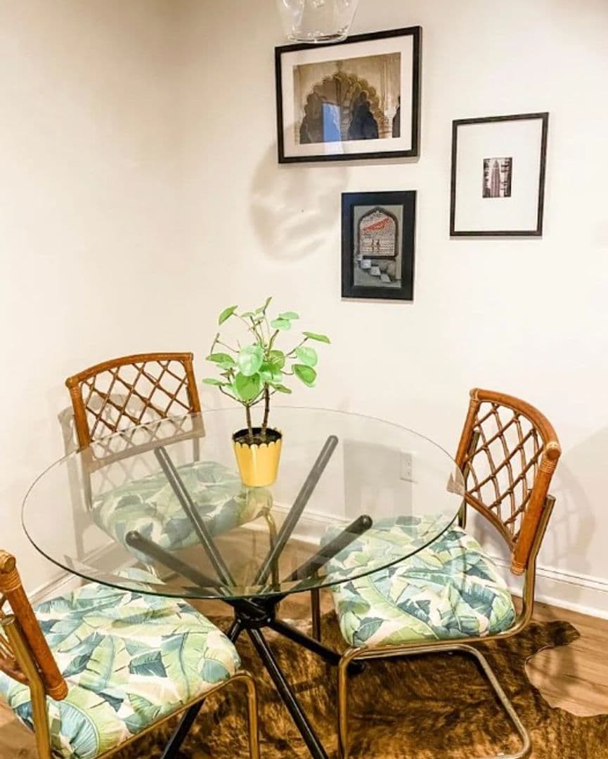 Savannah Apartment: 45 E 60th St Unit 2
