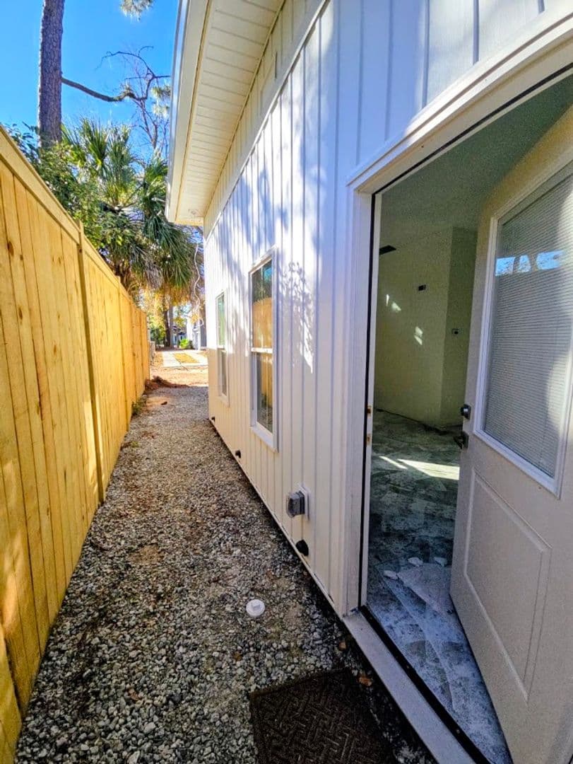 Savannah House: 421 E 63rd St Unit B