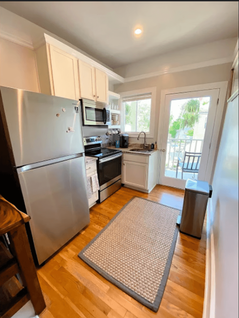 Savannah Apartment: 214 E 32nd St