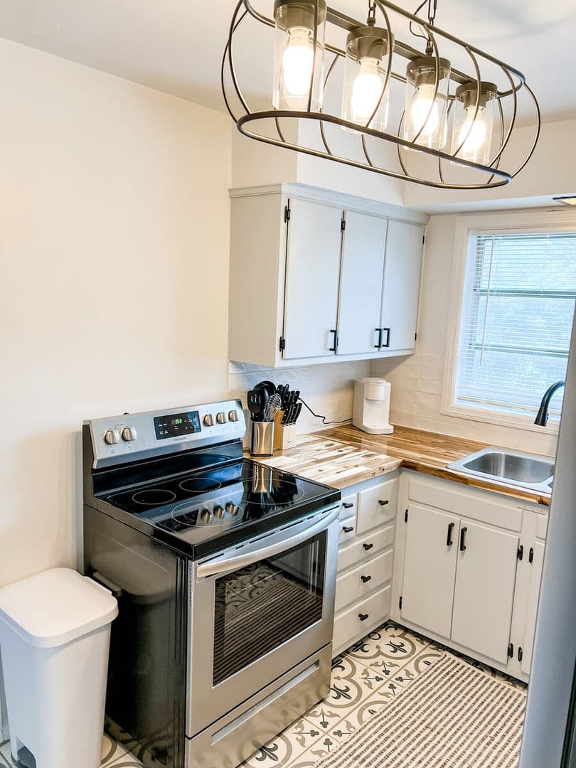 Savannah Apartment: 23 Berkley Pl - 23 Berkley Unit 4