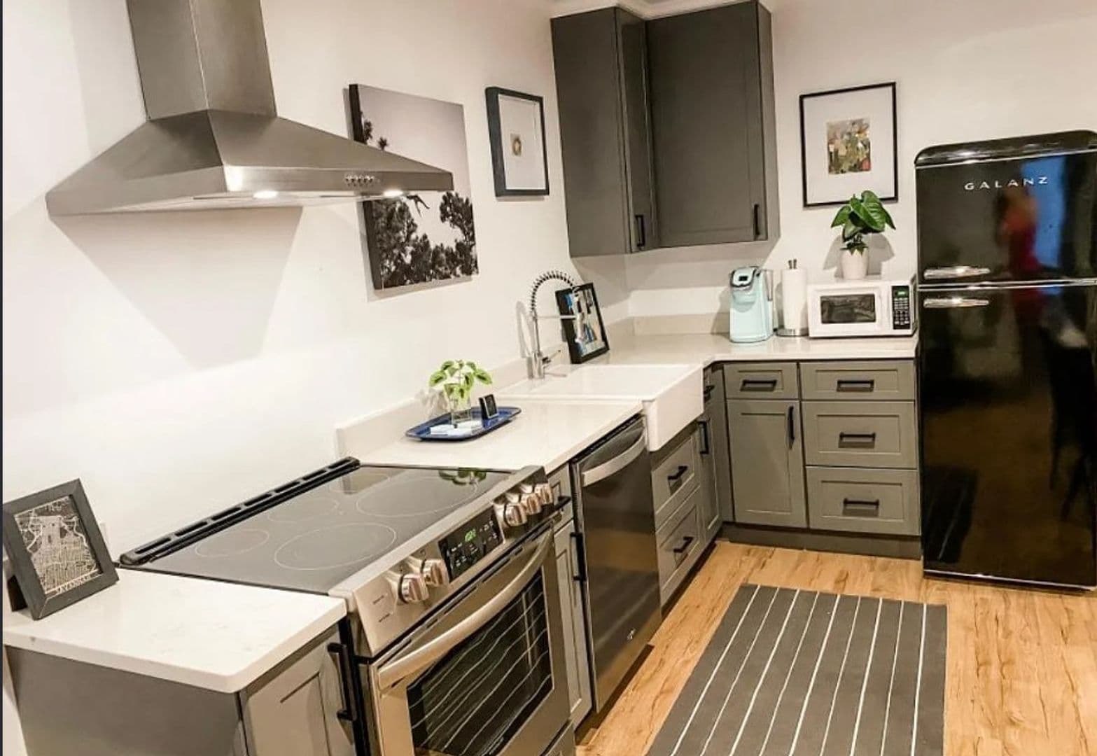 Savannah Apartment: 45 E 60th St Unit 2