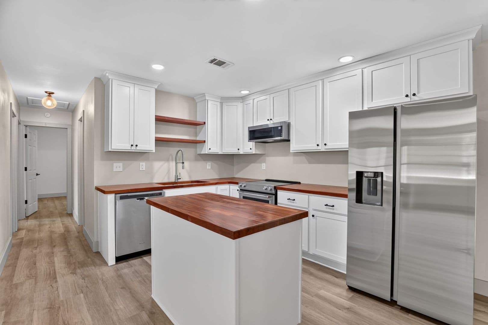 Pooler House: 108 E Whatley Street