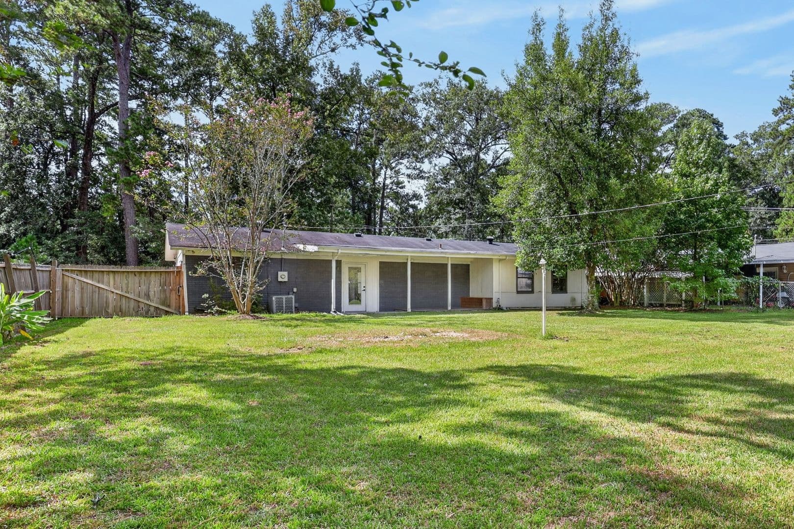 Pooler House: 108 E Whatley Street