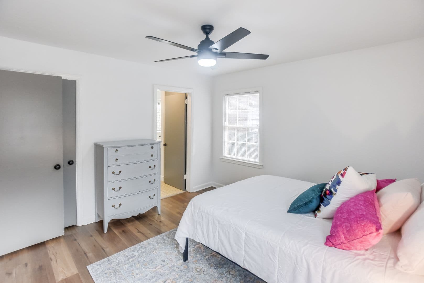 Savannah Apartment: 23 Berkley Pl - 23 Berkley Unit 2