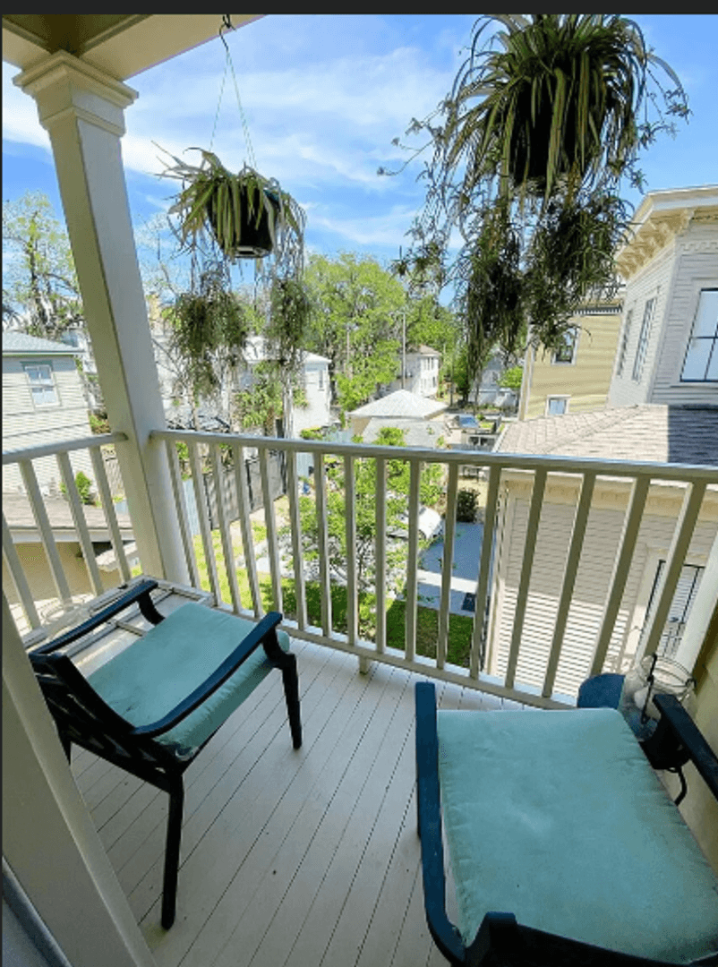 Savannah Apartment: 214 E 32nd St