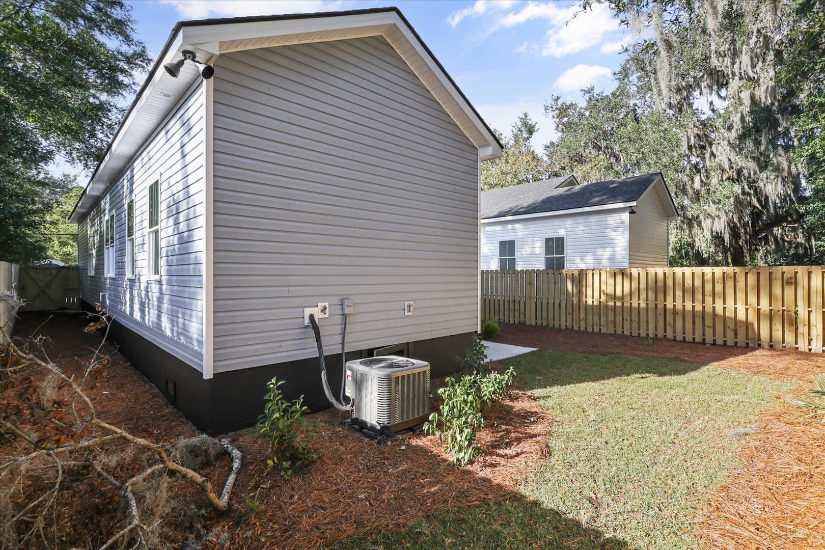 Savannah House: 5404 Mildred St