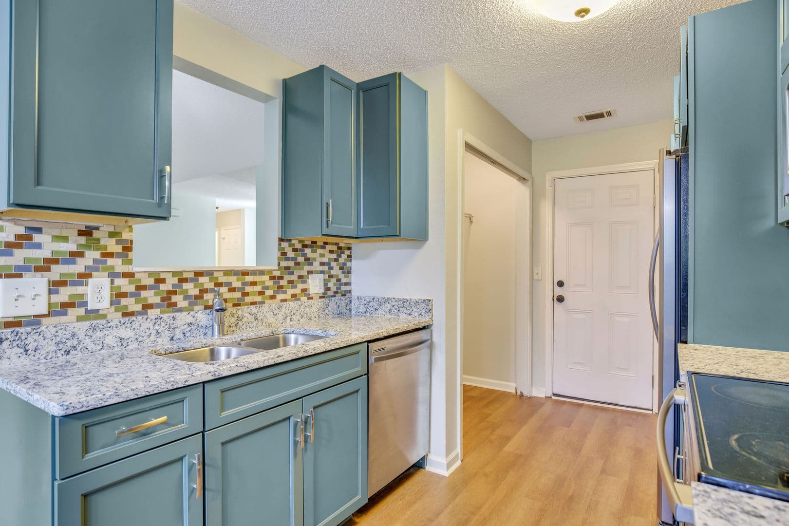 Savannah House: 607 S. Skinner Ave