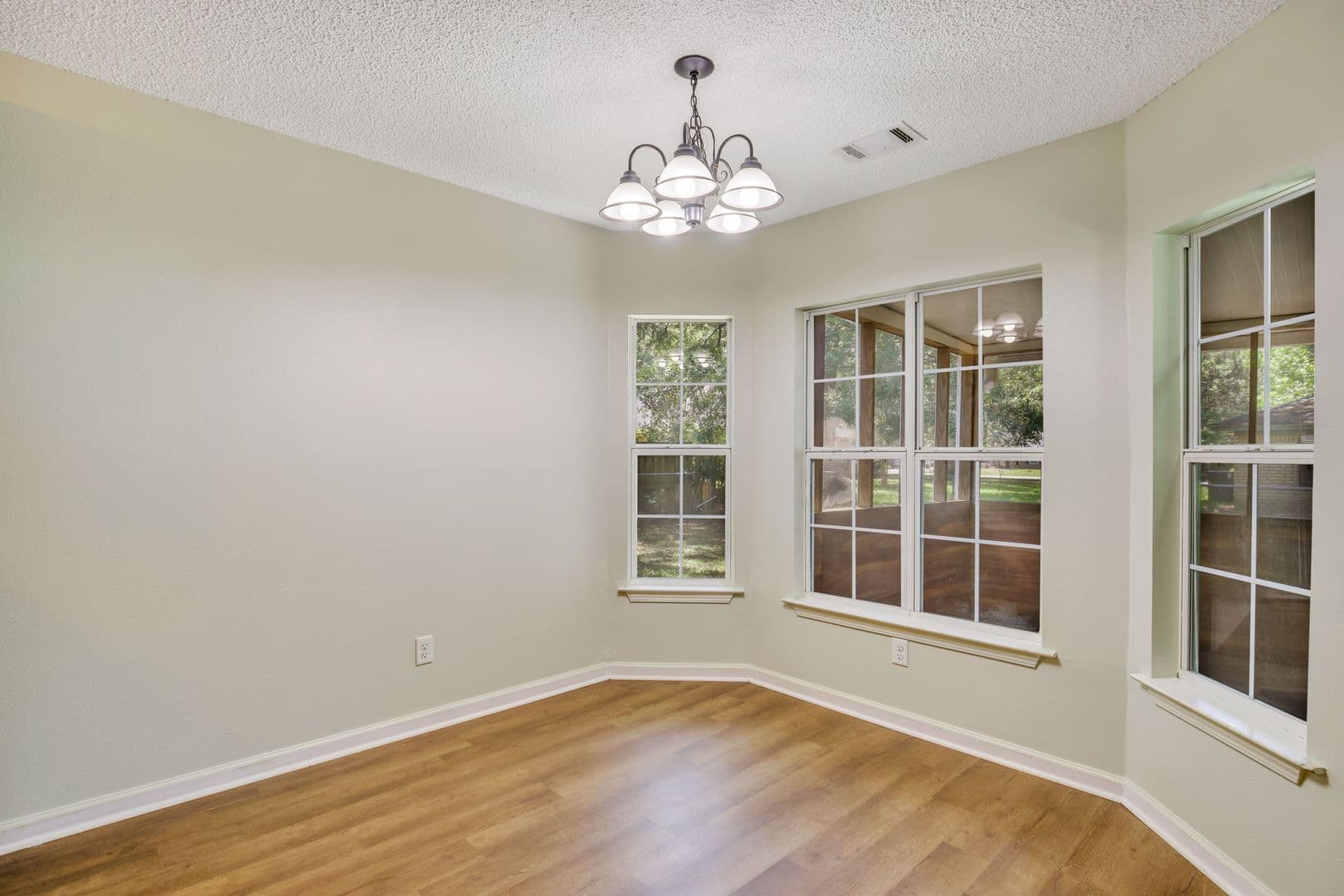 Savannah House: 607 S. Skinner Ave