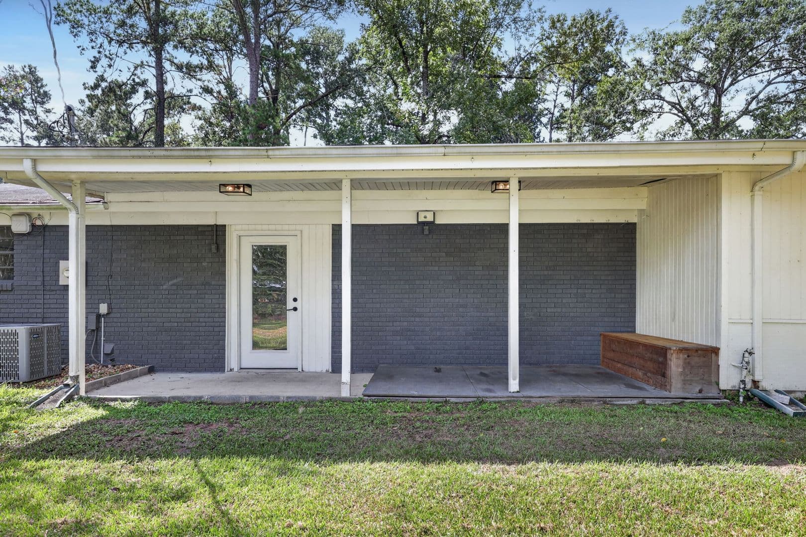 Pooler House: 108 E Whatley Street