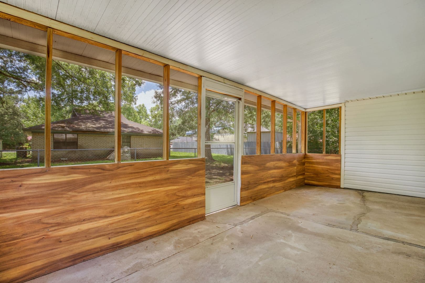 Savannah House: 607 S. Skinner Ave