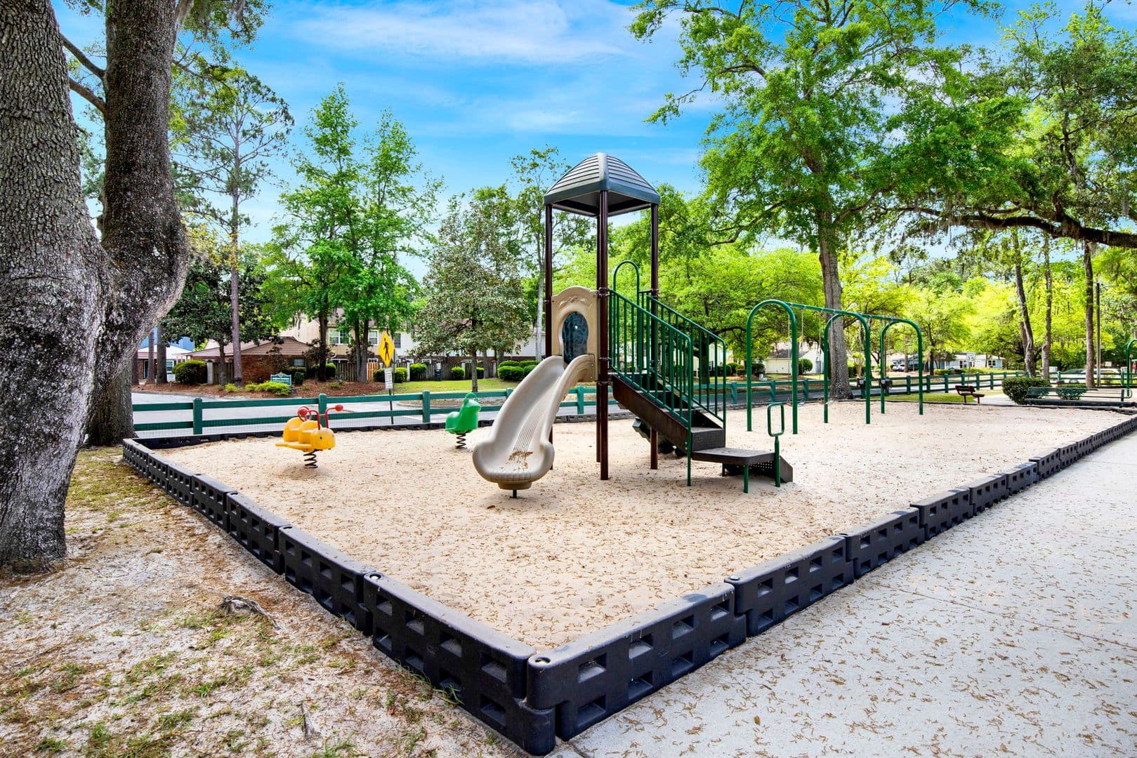 Savannah House: 31 Beaver Run Dr