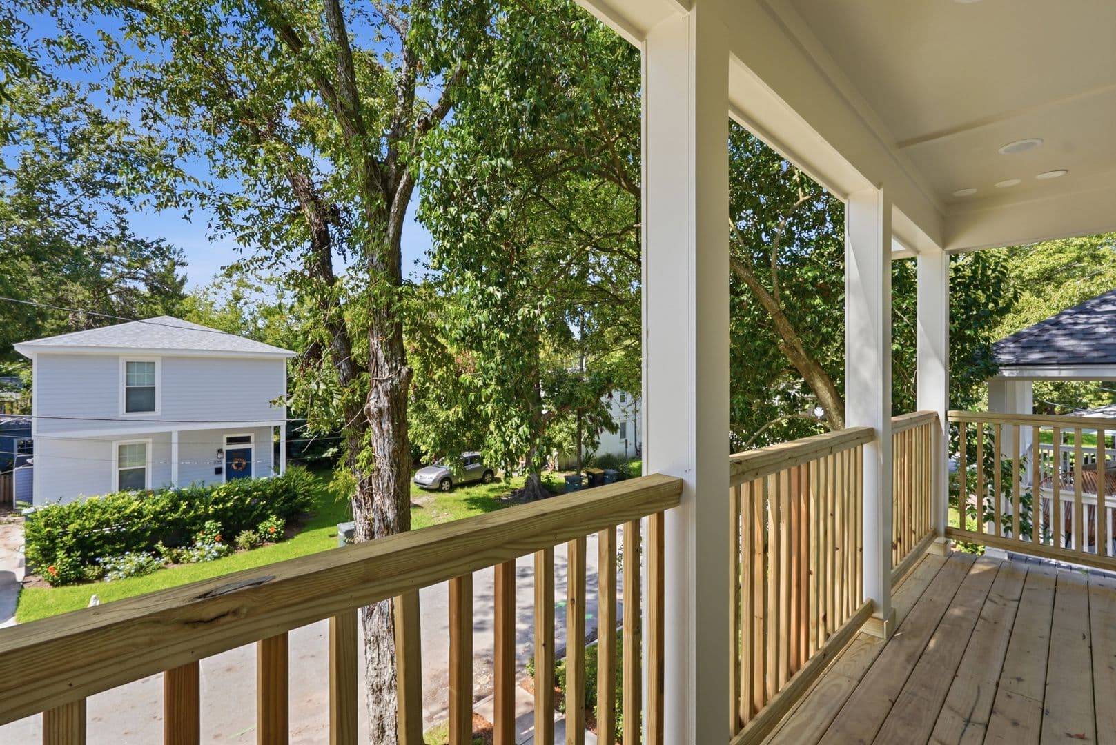 Savannah House: 744 E 33rd St