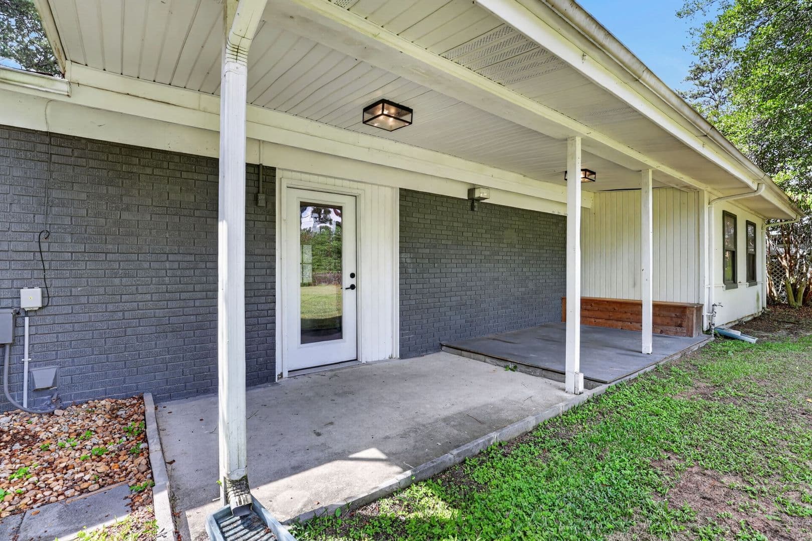 Pooler House: 108 E Whatley Street