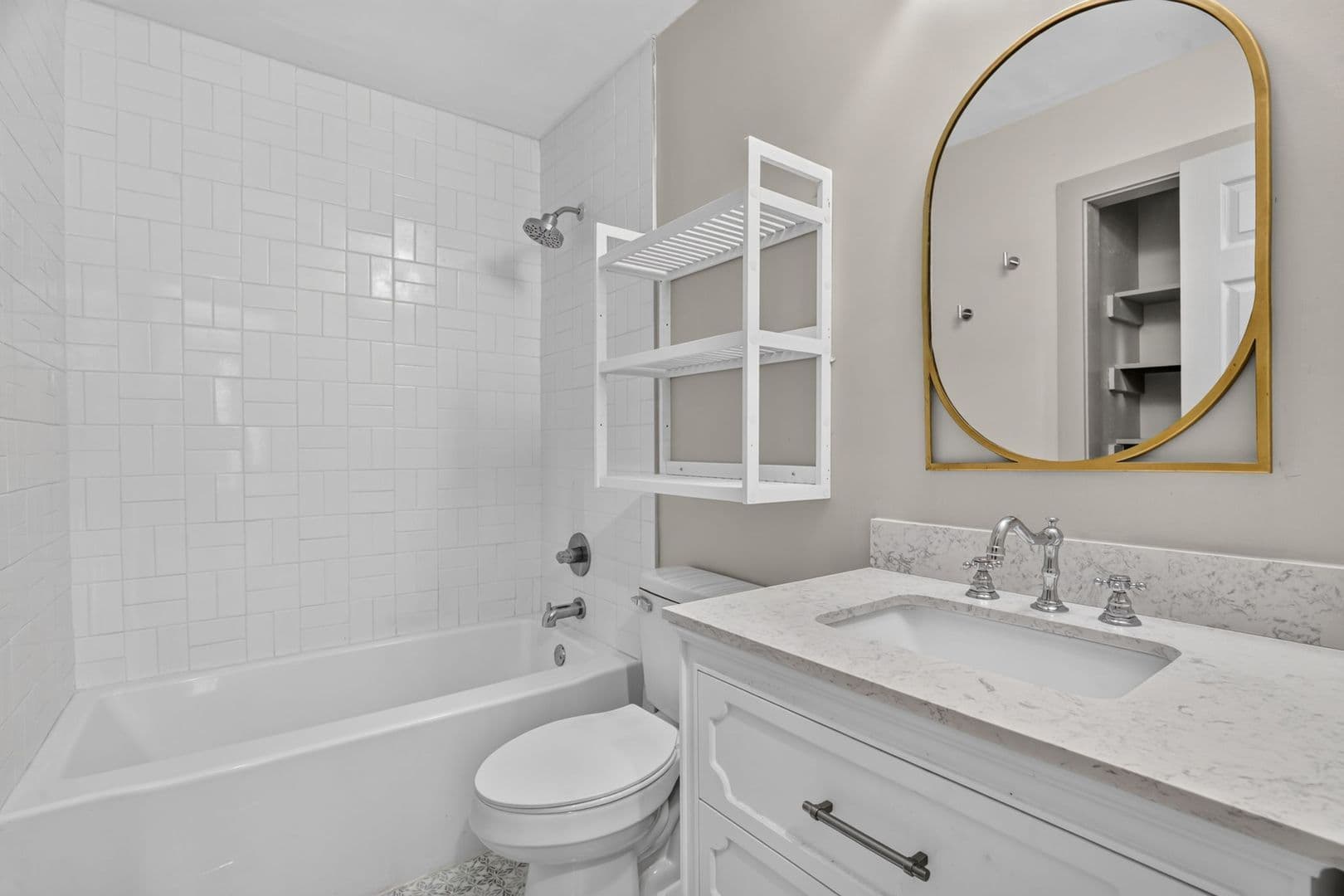 Pooler House: 108 E Whatley Street