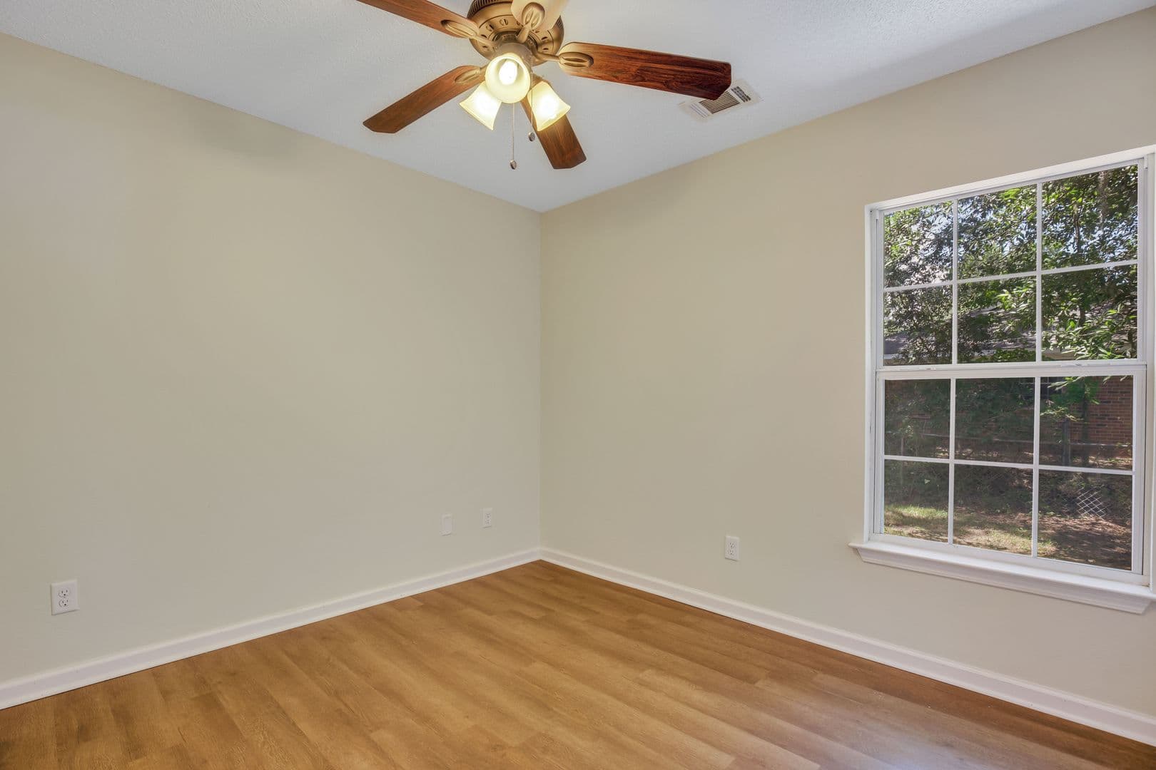 Savannah House: 607 S. Skinner Ave