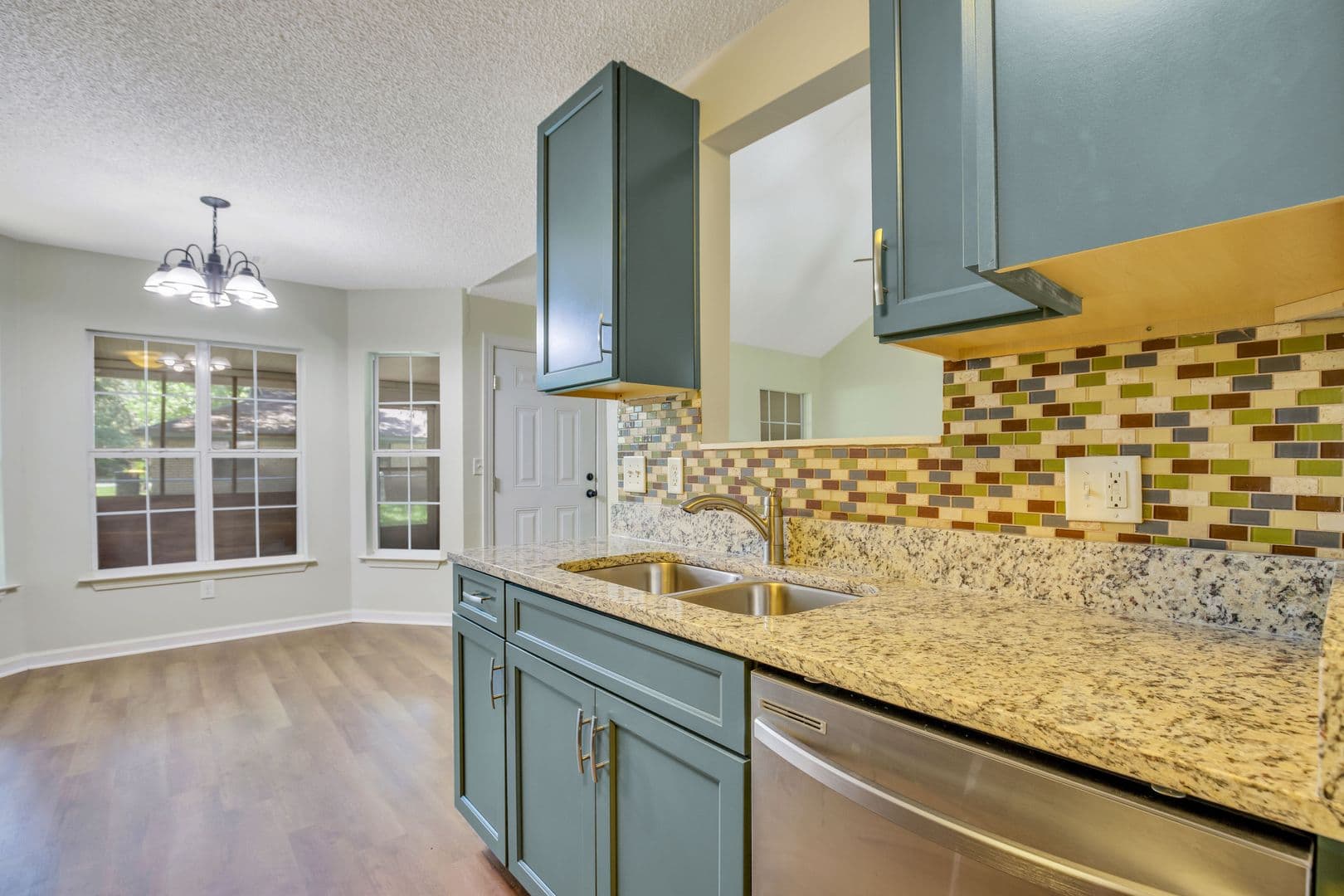 Savannah House: 607 S. Skinner Ave