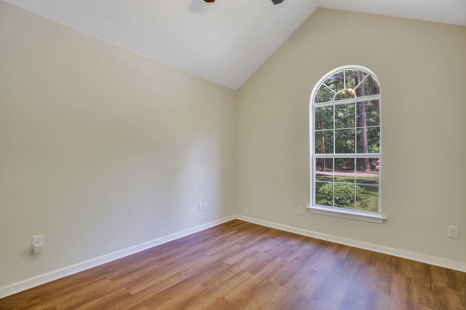 Savannah House: 607 S. Skinner Ave