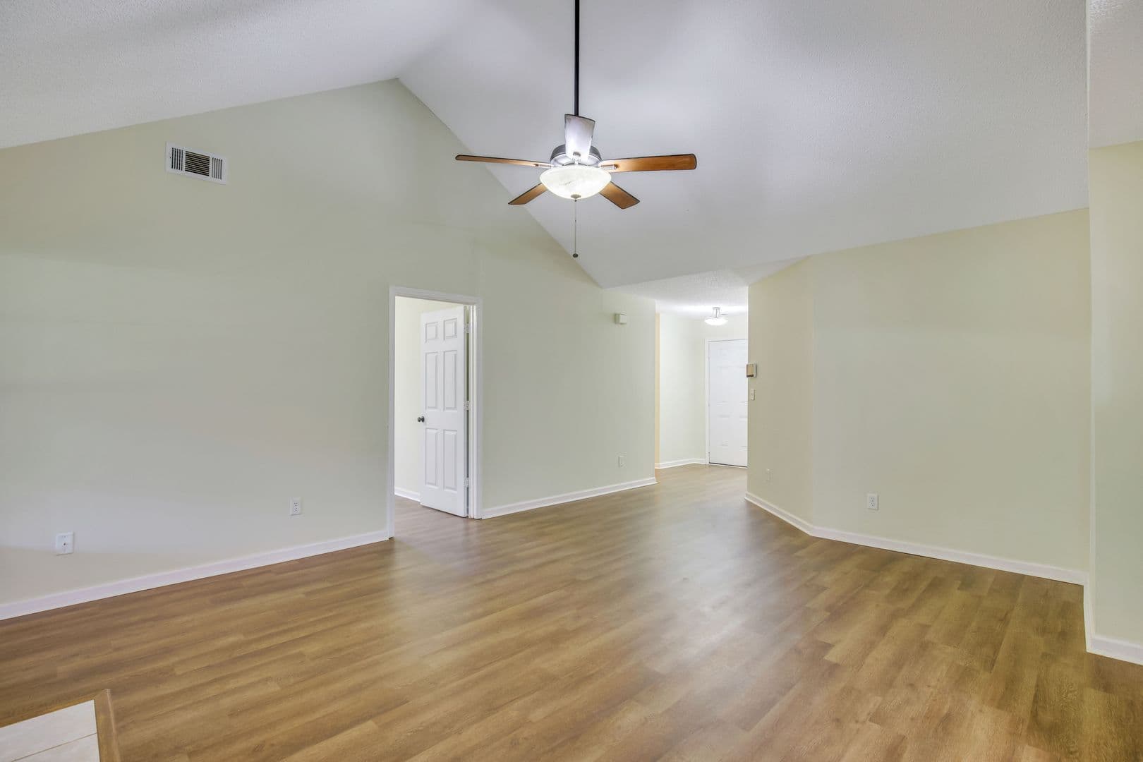 Savannah House: 607 S. Skinner Ave