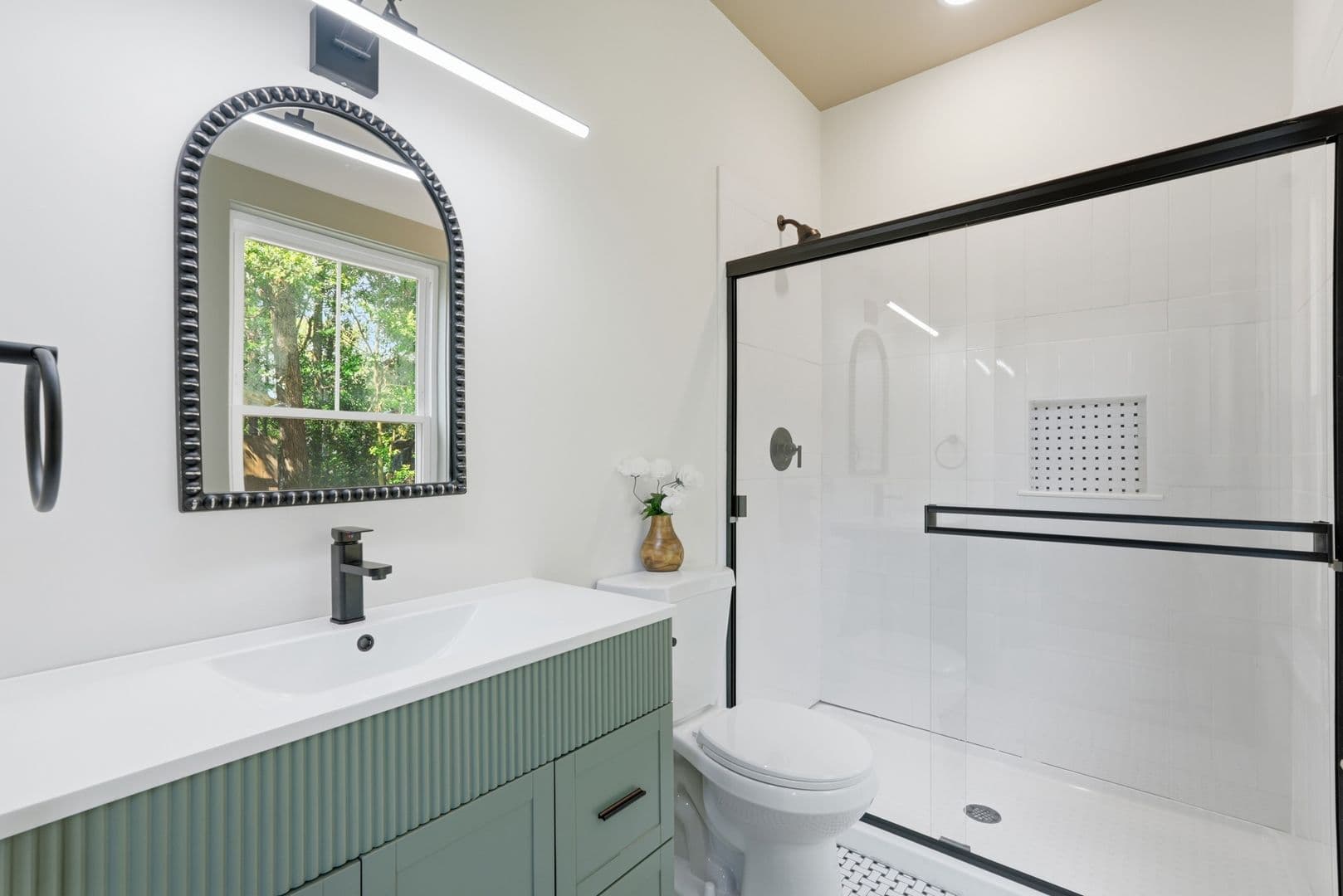 Savannah House: 744 E 33rd St