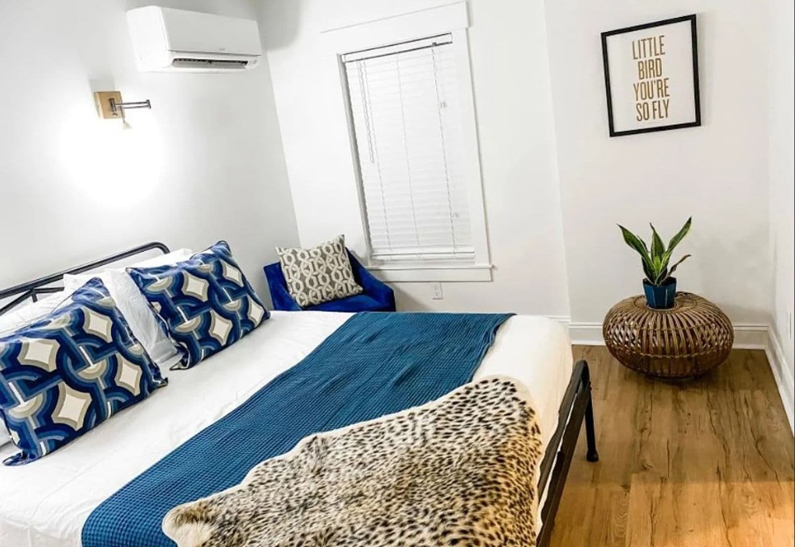 Savannah Apartment: 45 E 60th St Unit 2