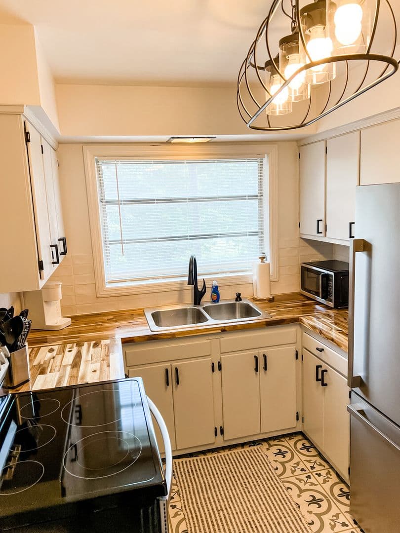 Savannah Apartment: 23 Berkley Pl - 23 Berkley Unit 4