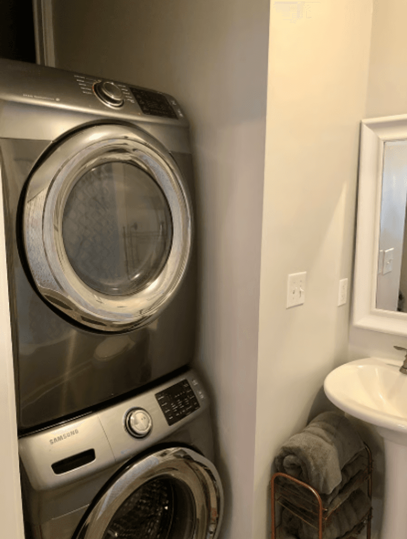 Savannah Apartment: 214 E 32nd St