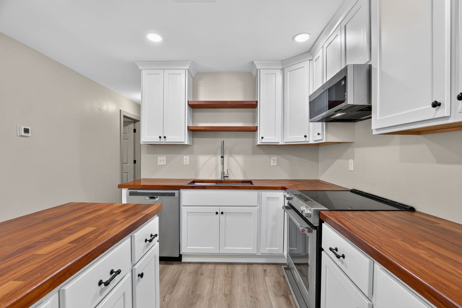 Pooler House: 108 E Whatley Street