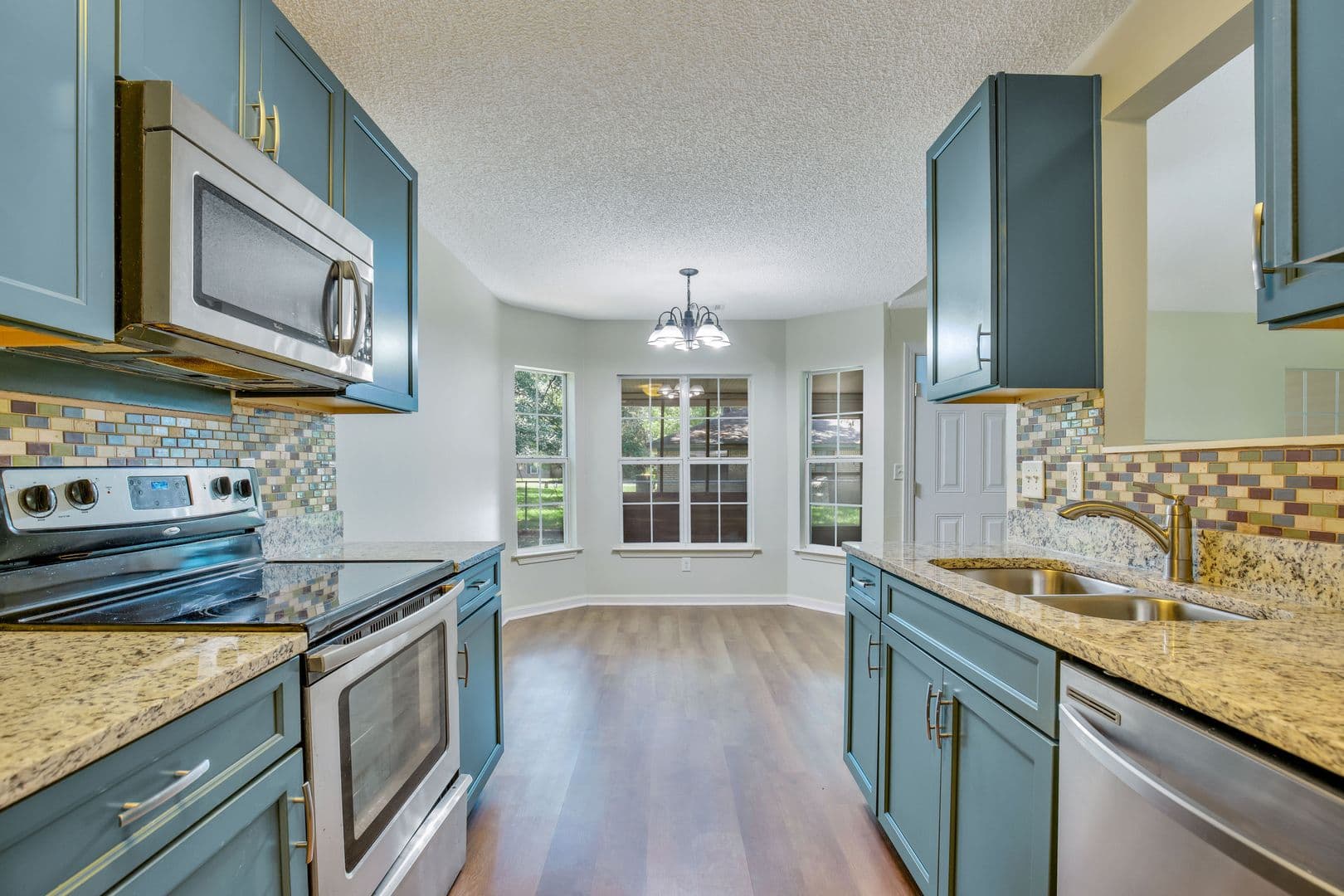 Savannah House: 607 S. Skinner Ave