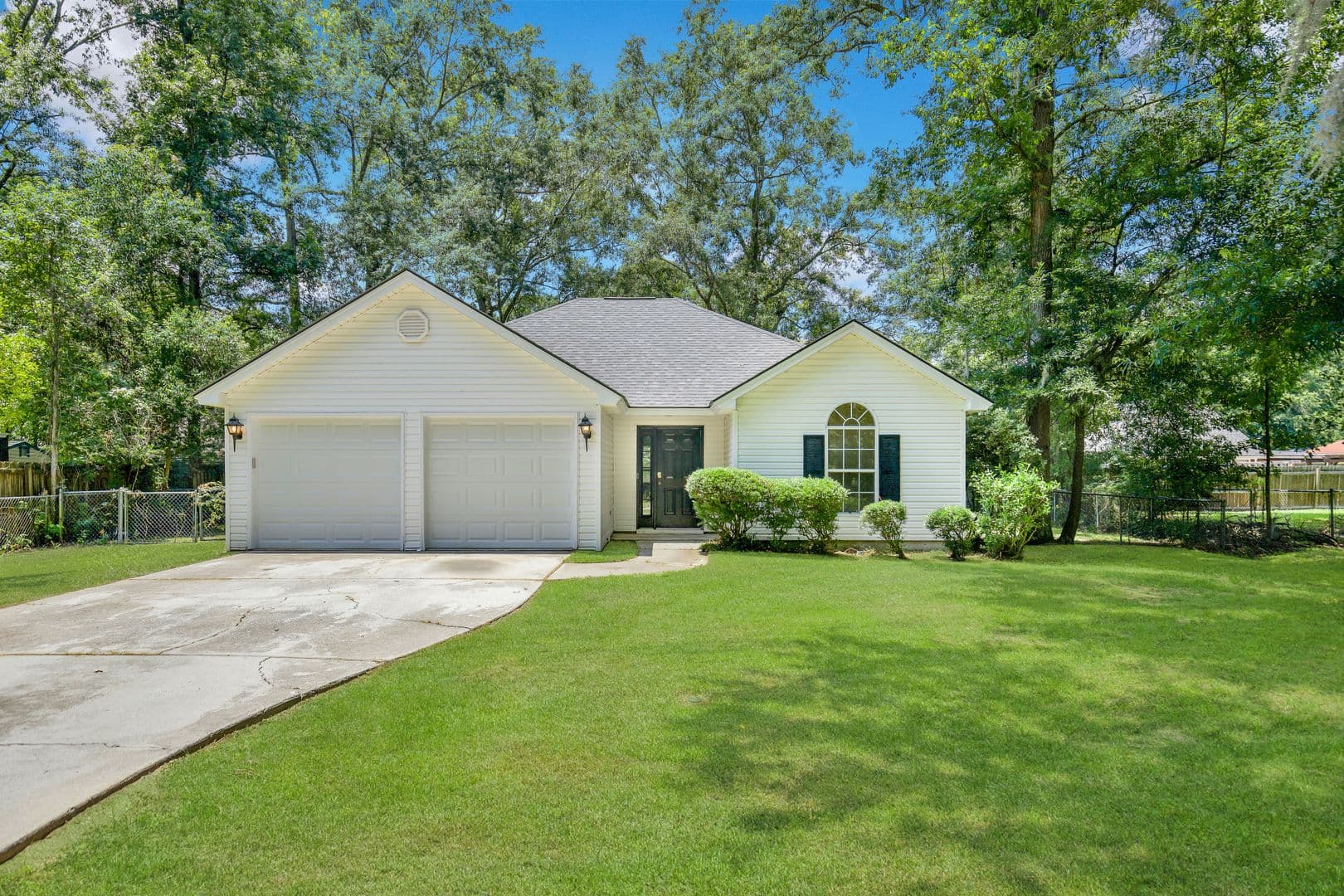 Savannah House: 607 S. Skinner Ave