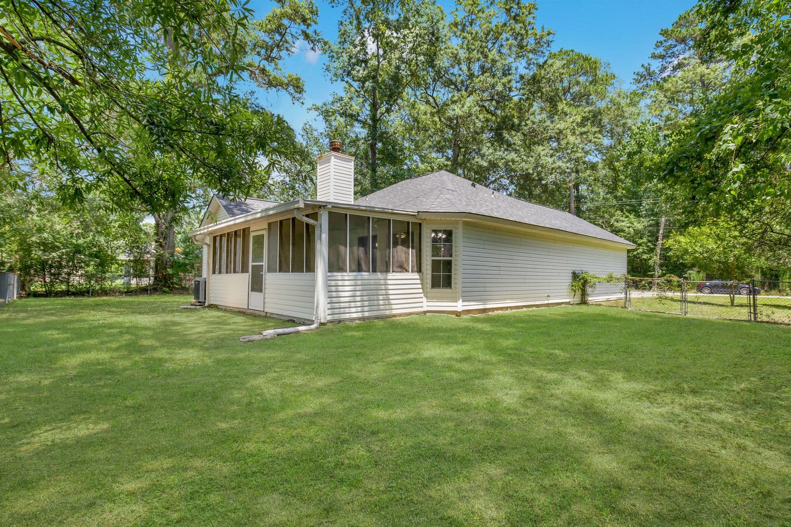 Savannah House: 607 S. Skinner Ave