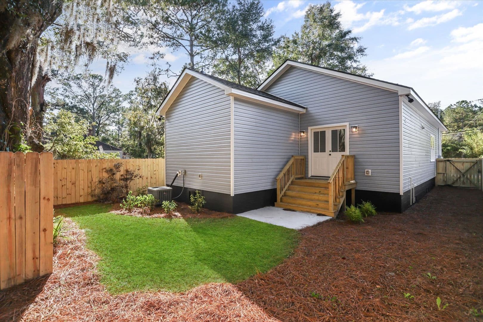 Savannah House: 5404 Mildred St