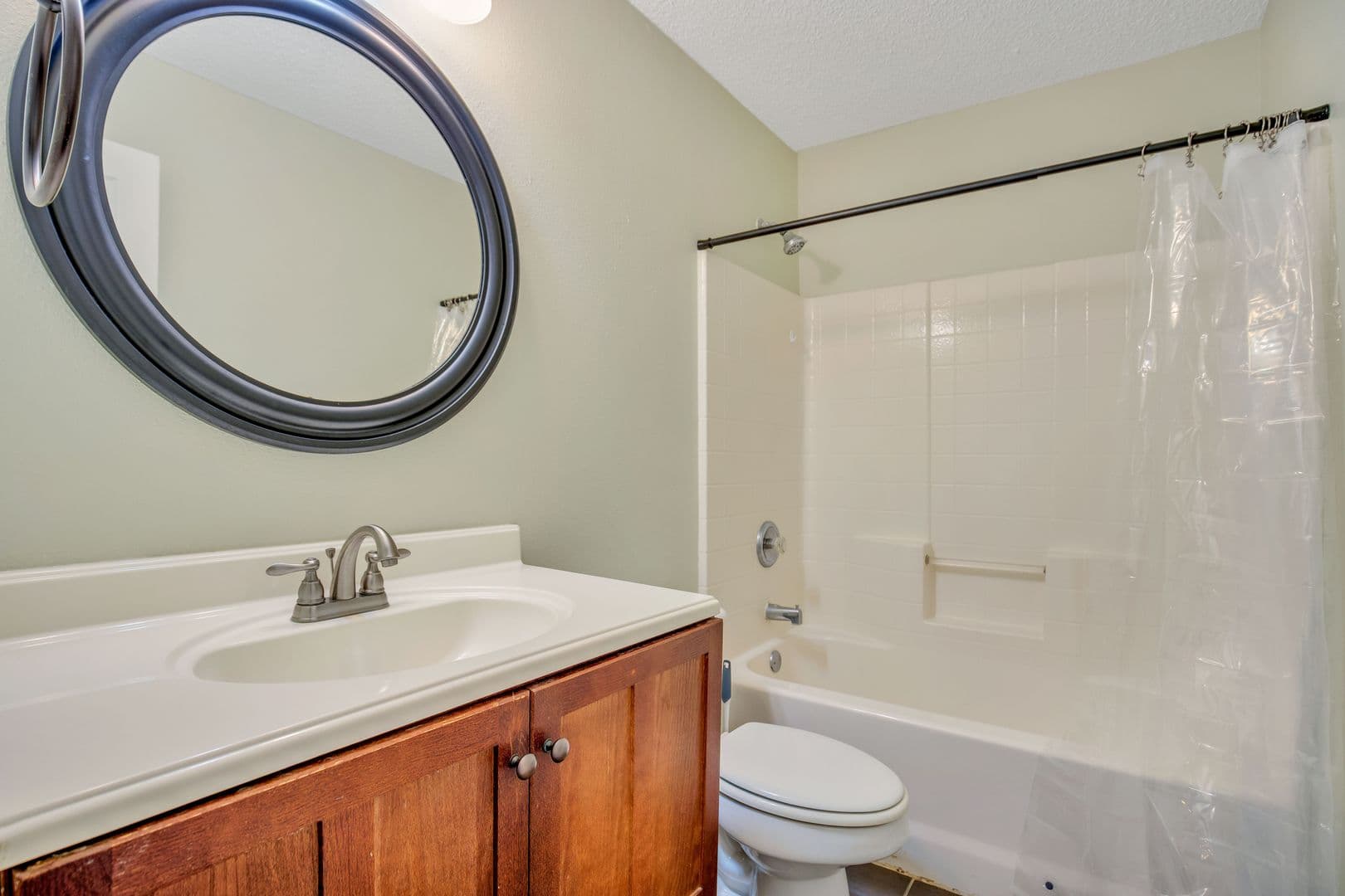 Savannah House: 607 S. Skinner Ave