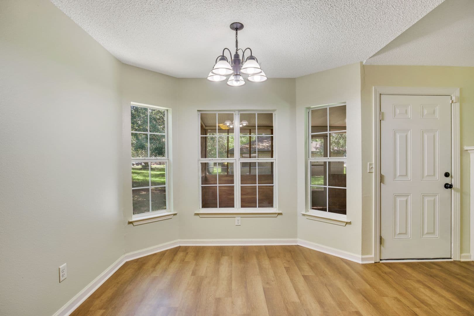 Savannah House: 607 S. Skinner Ave
