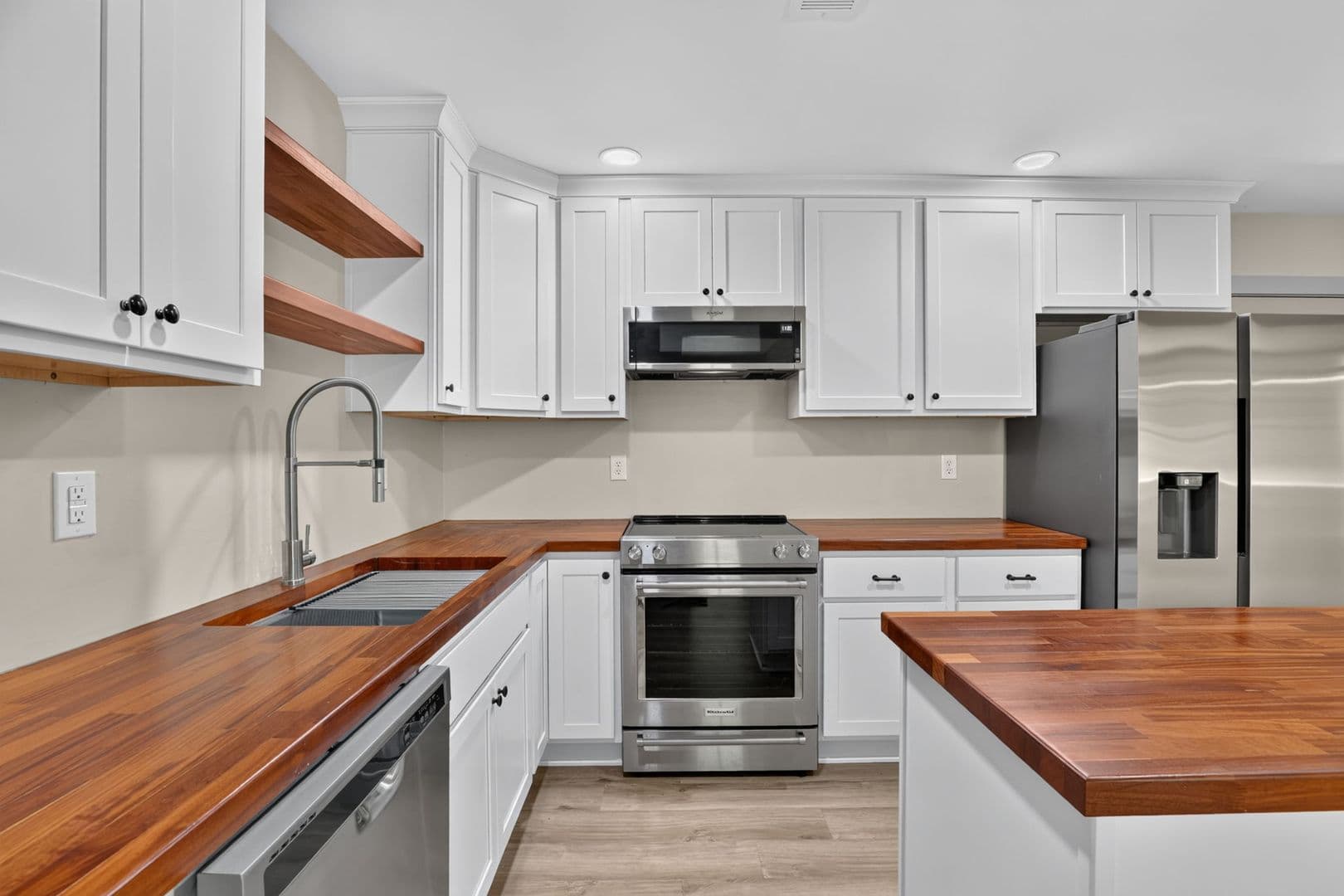 Pooler House: 108 E Whatley Street