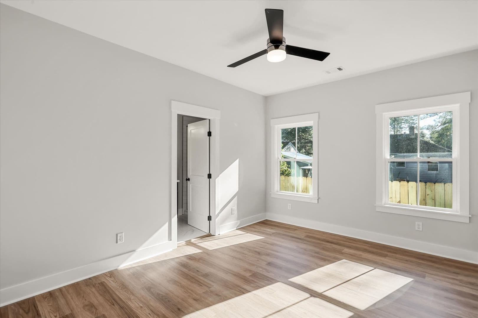 Savannah House: 5404 Mildred St