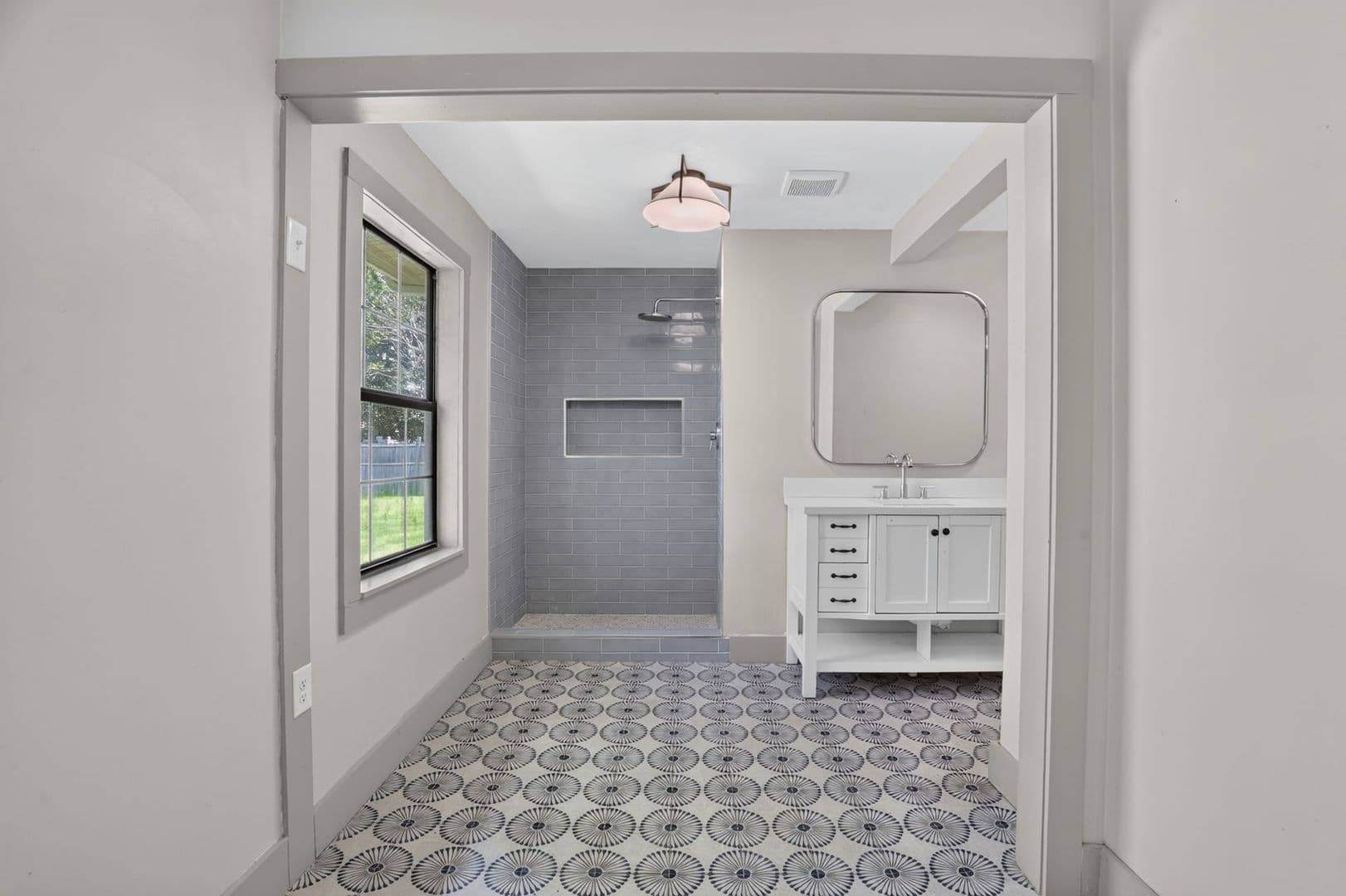 Pooler House: 108 E Whatley Street