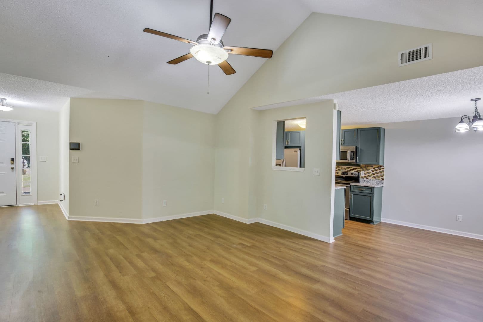 Savannah House: 607 S. Skinner Ave