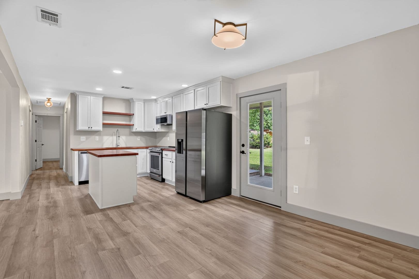 Pooler House: 108 E Whatley Street