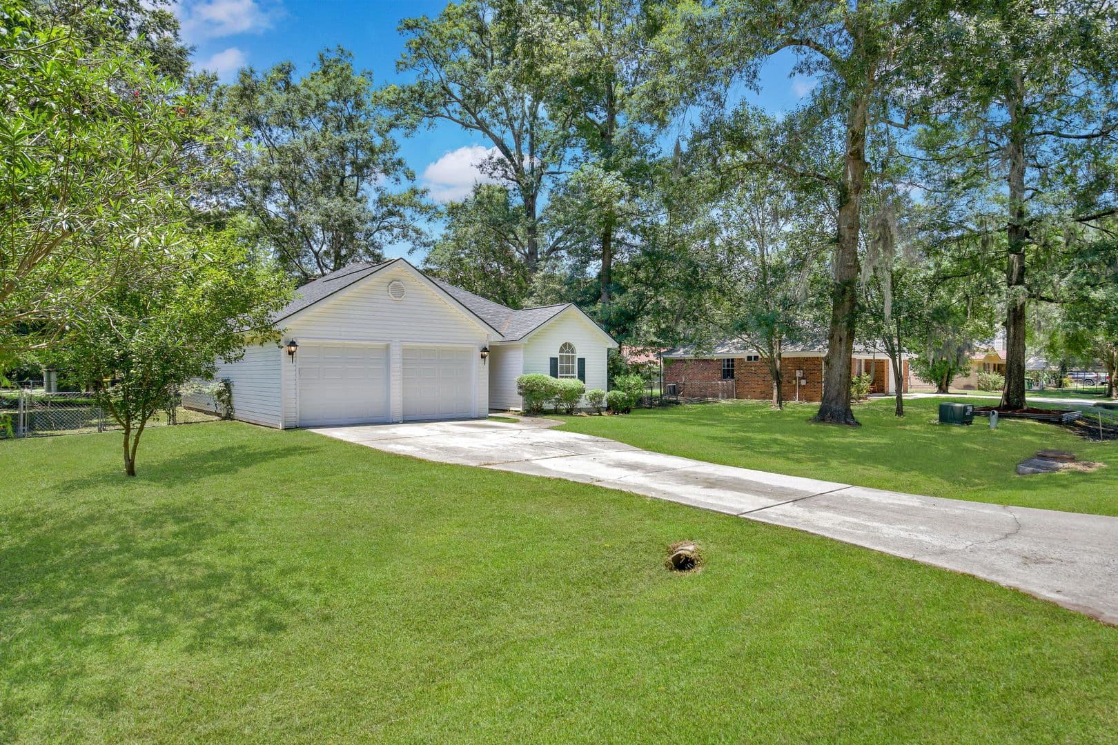 Savannah House: 607 S. Skinner Ave